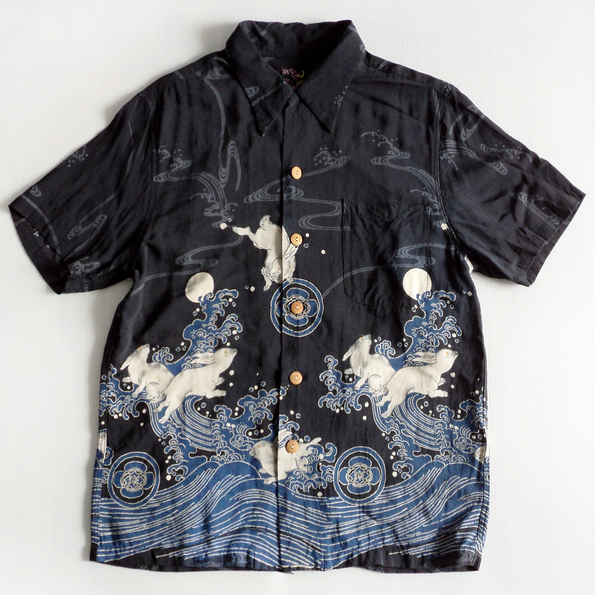เสื้อฮาวายลายญี่ปุ่น Oniwa soto ลาย กระต่ายในคลื่นน้ำ