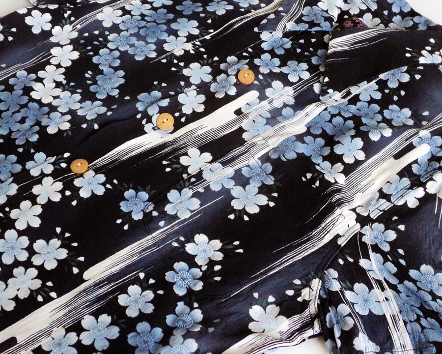 เสื้อฮาวายลายญี่ปุ่น Oniwa soto ลาย ดอกซากุระสีน้ำเงิน