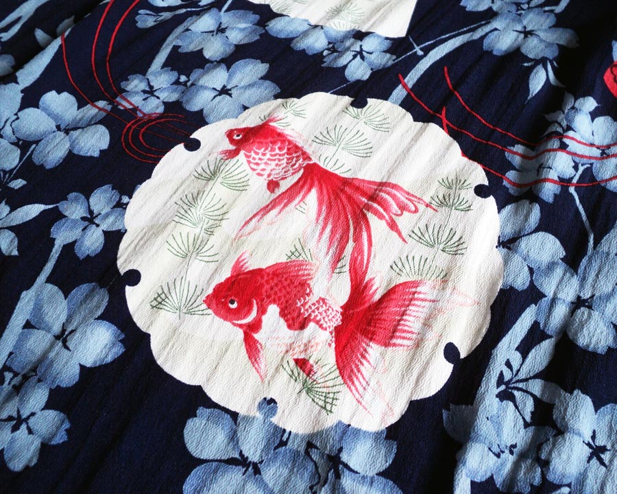เสื้อฮาวายลายญี่ปุ่น Oniwa soto สี น้ำเงิน ลาย ปลาทองในพัด