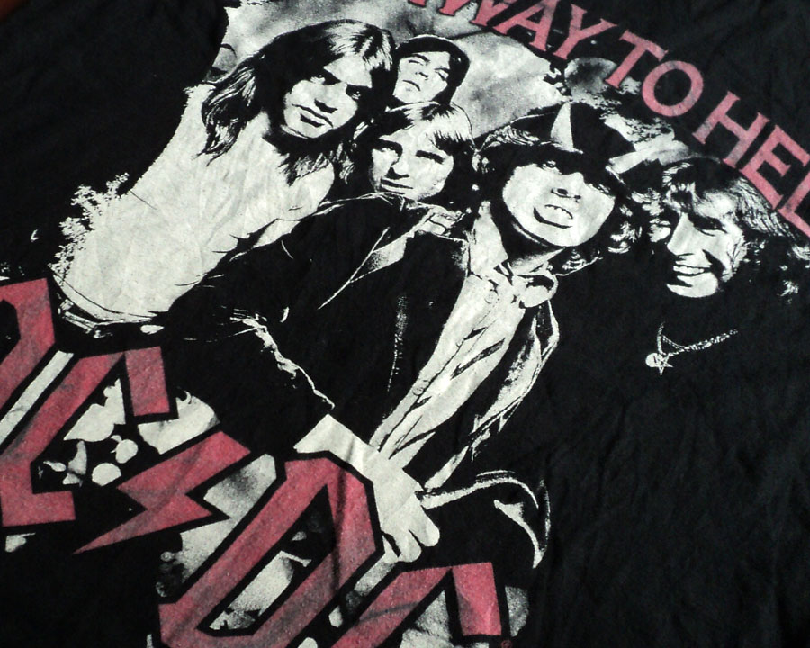 เสื้อยืด AC/DC - HIGHWAY TO HELL