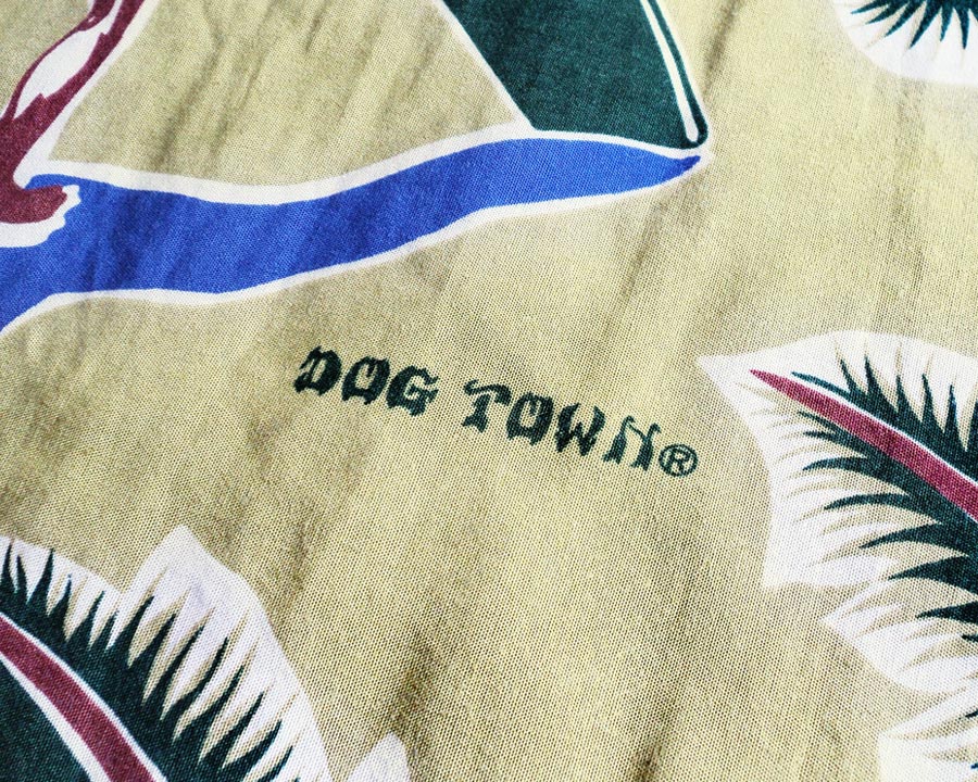 เสื้อฮาวาย DOG TOWN ลาย คนถือกระดานโต้คลื่น