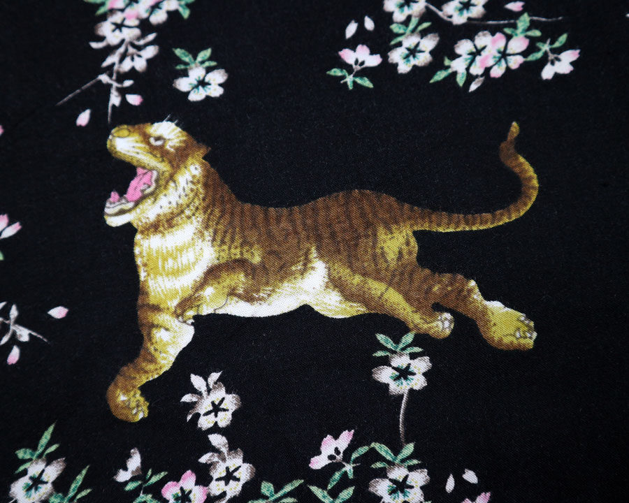 เสื้อฮาวายลายญี่ปุ่น Tropical wear ลาย เสือกับดอกซากุระ