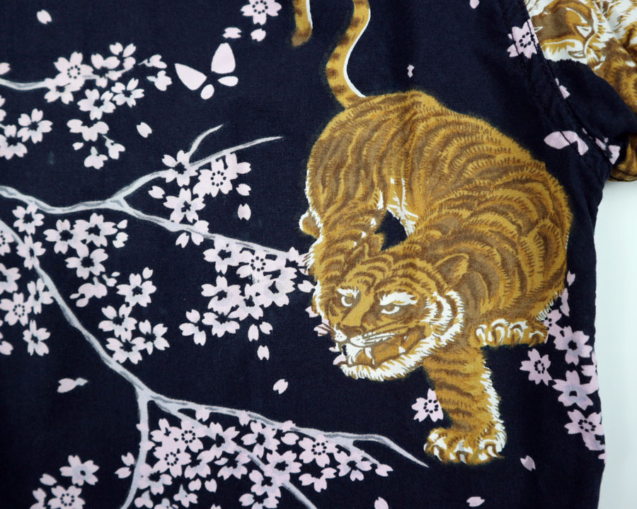 เสื้อฮาวายลายญี่ปุ่น ลาย Tora and Sakura