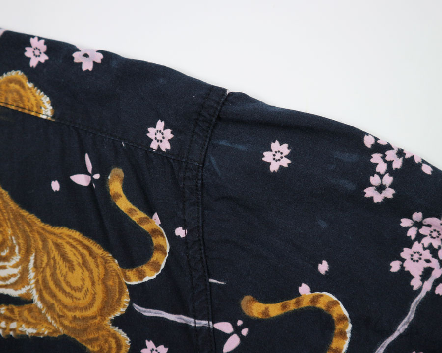 เสื้อฮาวายลายญี่ปุ่น ลาย Tora and Sakura