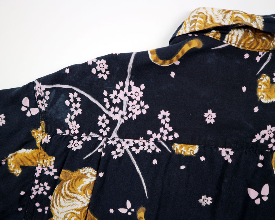 เสื้อฮาวายลายญี่ปุ่น ลาย Tora and Sakura