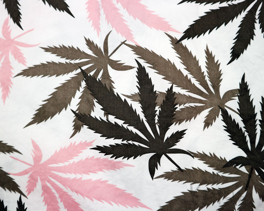  เสื้อฮาวาย Rainbow Stitch ลาย ใบกัญชา